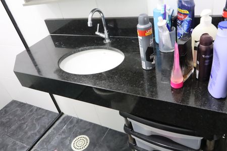 Casa à venda com 80m², 2 quartos e 2 vagasBanheiro