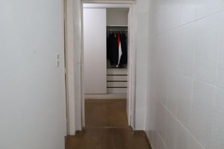Casa à venda com 80m², 2 quartos e 2 vagasCorredor