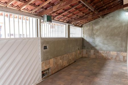 Casa para alugar com 100m², 2 quartos e 1 vaga Casa para alugar com 100m², 2 quartos e 1 vagaVaranda