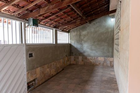 Casa para alugar com 100m², 2 quartos e 1 vaga Casa para alugar com 100m², 2 quartos e 1 vagaVaranda