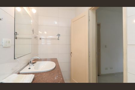 Casa à venda com 178m², 4 quartos e 4 vagasBanheiro da Suíte
