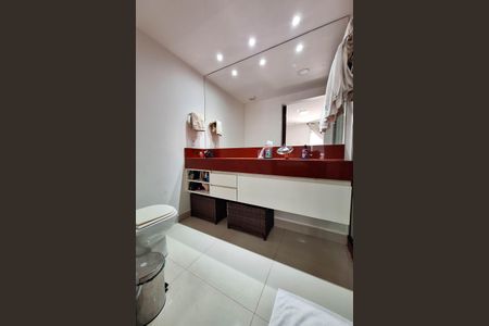 Apartamento à venda com 150m², 3 quartos e 1 vaga Apartamento à venda com 150m², 3 quartos e 1 vagaBanheiro da Suíte 1