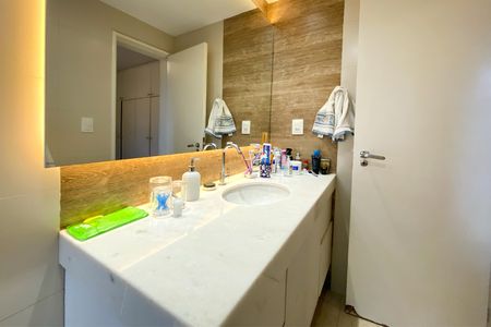 Apartamento à venda com 106m², 3 quartos e 2 vagasBanheiro da Suíte 1