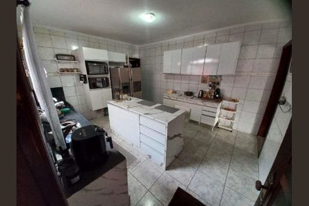 Casa à venda com 232m², 4 quartos e 2 vagasFoto 06
