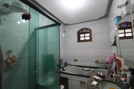 Casa de condomínio à venda com 450m², 6 quartos e 3 vagasBanheiro da suíte 3