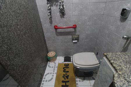 Casa de condomínio à venda com 450m², 6 quartos e 3 vagasBanheiro social