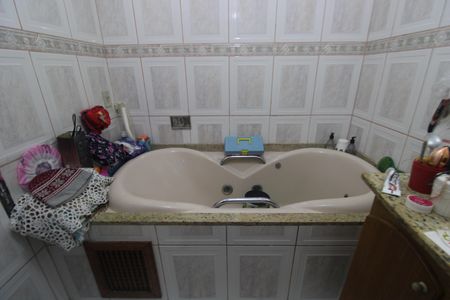 Casa de condomínio à venda com 450m², 6 quartos e 3 vagasBanheiro das suítes canadenses 