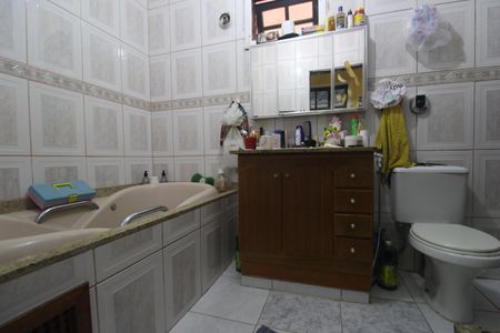 Casa de condomínio à venda com 450m², 6 quartos e 3 vagasBanheiro das suítes canadenses 