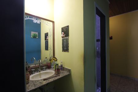 Casa de condomínio à venda com 450m², 6 quartos e 3 vagasBanheiro social