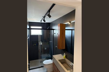 Banheiro de apartamento à venda com 3 quartos, 112m² em Vila Madalena, São Paulo