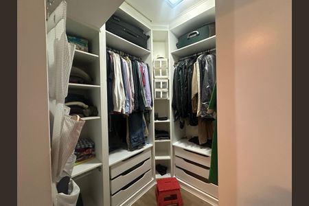 Apartamento à venda com 220m², 4 quartos e 3 vagasCloset da suíte 2