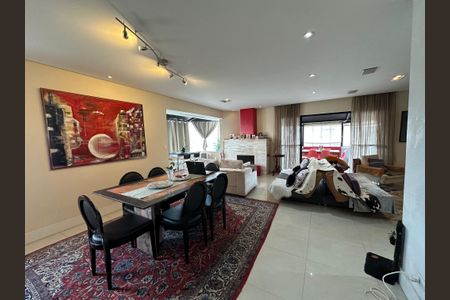 Apartamento à venda com 220m², 4 quartos e 3 vagasSala