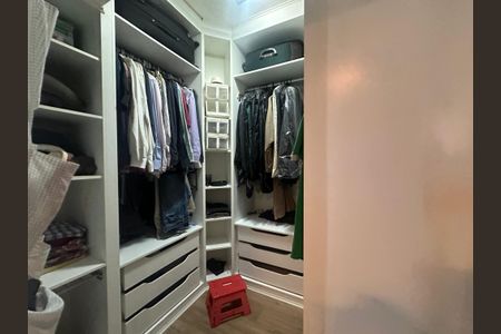 Apartamento à venda com 220m², 4 quartos e 3 vagasCloset da suíte 2