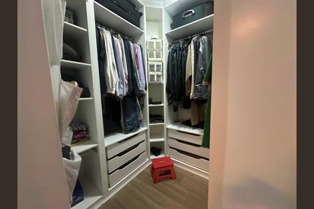 Apartamento à venda com 220m², 4 quartos e 3 vagasCloset da suíte 2