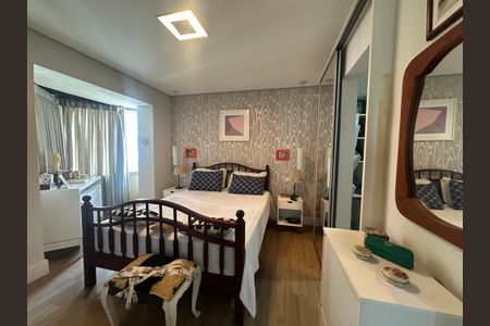 Apartamento à venda com 220m², 4 quartos e 3 vagasSuíte 2