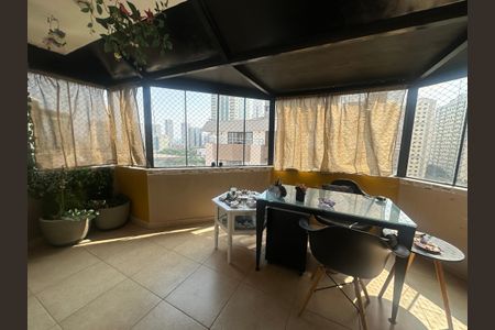 Apartamento à venda com 220m², 4 quartos e 3 vagasVaranda