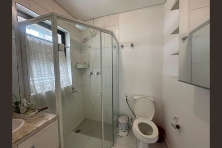 Apartamento à venda com 220m², 4 quartos e 3 vagasBanheiro da Suíte 1