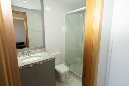 Banheiro de apartamento à venda com 1 quarto, 45m² em Petrópolis, Porto Alegre