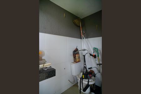 Casa para alugar com 90m², 3 quartos e 6 vagasBanheiro externo