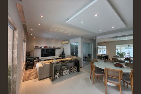 Casa de condomínio para alugar com 160m², 3 quartos e 1 vaga