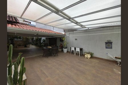 Casa de condomínio para alugar com 160m², 3 quartos e 1 vaga
