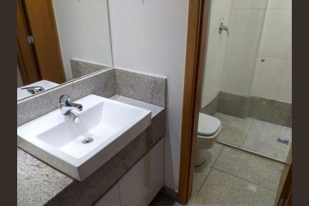 Banheiro de apartamento para alugar com 1 quarto, 40m² em Savassi, Belo Horizonte