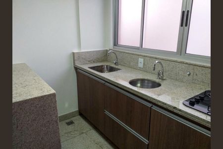 Cozinha de apartamento para alugar com 1 quarto, 40m² em Savassi, Belo Horizonte