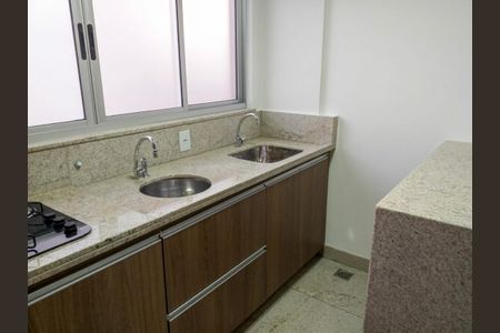 Cozinha de apartamento para alugar com 1 quarto, 40m² em Savassi, Belo Horizonte