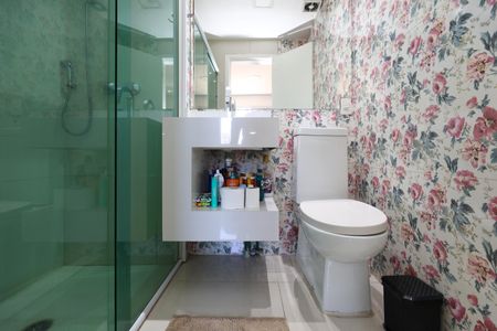 Banheiro de apartamento à venda com 1 quarto, 49m² em Vila Andrade, São Paulo