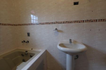 Casa à venda com 140m², 3 quartos e 2 vagasBanheiro da Suíte