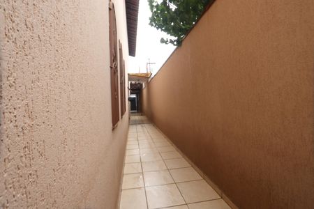 Casa à venda com 140m², 3 quartos e 2 vagasCorredor Lateral