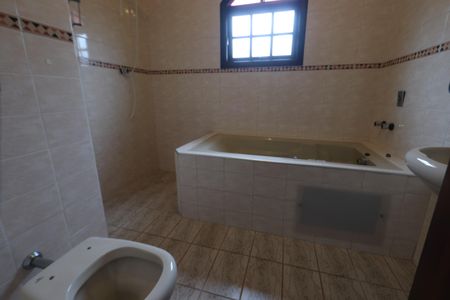 Casa à venda com 140m², 3 quartos e 2 vagasBanheiro da Suíte