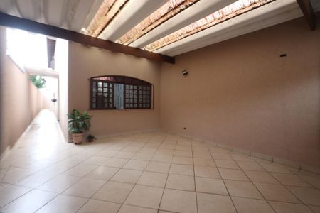 Casa à venda com 140m², 3 quartos e 2 vagasGaragem