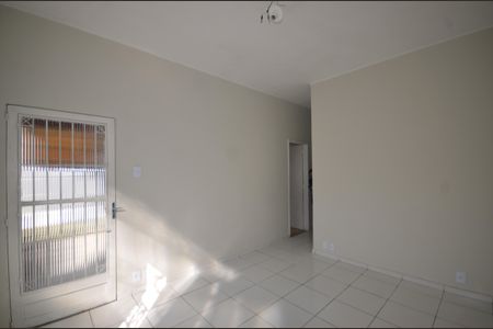 Sala de casa para alugar com 2 quartos, 114m² em Vila Valqueire, Rio de Janeiro