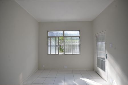 Sala de casa para alugar com 2 quartos, 114m² em Vila Valqueire, Rio de Janeiro