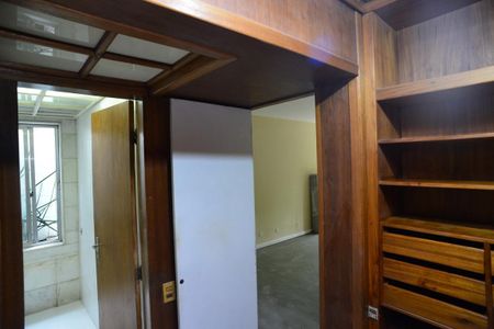 Casa à venda com 1115m², 6 quartos e 3 vagas Casa à venda com 1115m², 6 quartos e 3 vagasCloset