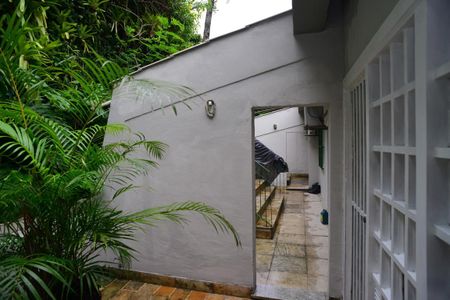 Casa à venda com 1115m², 6 quartos e 3 vagas Casa à venda com 1115m², 6 quartos e 3 vagasExternas Fundos