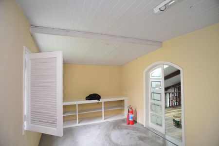 Casa à venda com 1115m², 6 quartos e 3 vagas Casa à venda com 1115m², 6 quartos e 3 vagasSala de TV