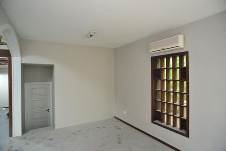 Casa à venda com 1115m², 6 quartos e 3 vagas Casa à venda com 1115m², 6 quartos e 3 vagasSala de TV