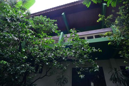 Casa à venda com 1115m², 6 quartos e 3 vagas Casa à venda com 1115m², 6 quartos e 3 vagasEntrada