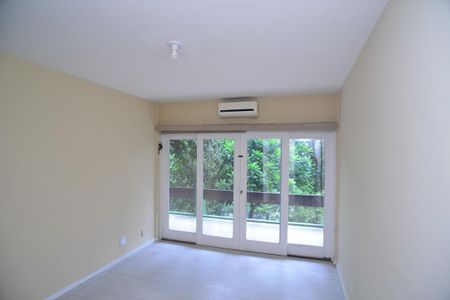Casa à venda com 1115m², 6 quartos e 3 vagas Casa à venda com 1115m², 6 quartos e 3 vagasQuarto 2