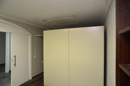 Casa à venda com 1115m², 6 quartos e 3 vagas Casa à venda com 1115m², 6 quartos e 3 vagasQuarto de Apoio