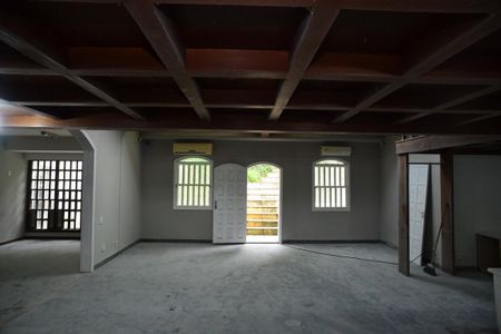 Casa à venda com 1115m², 6 quartos e 3 vagas Casa à venda com 1115m², 6 quartos e 3 vagasSala