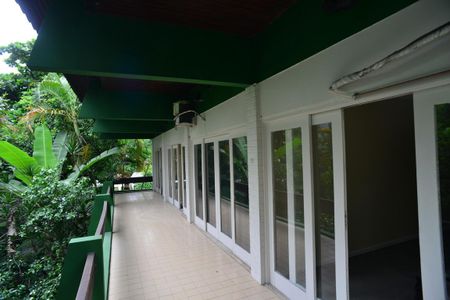 Casa à venda com 1115m², 6 quartos e 3 vagas Casa à venda com 1115m², 6 quartos e 3 vagasVaranda