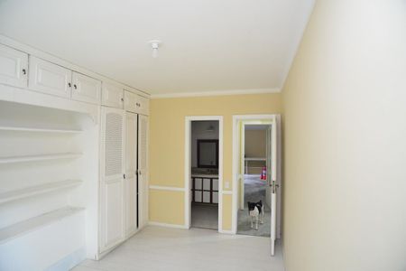 Casa à venda com 1115m², 6 quartos e 3 vagas Casa à venda com 1115m², 6 quartos e 3 vagasSuíte
