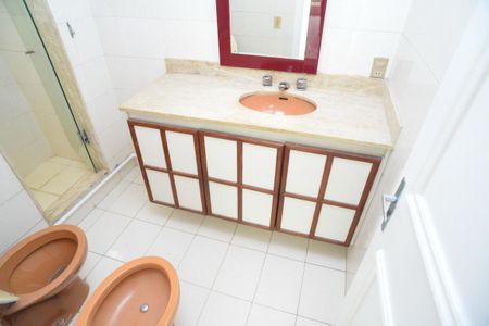 Casa à venda com 1115m², 6 quartos e 3 vagas Casa à venda com 1115m², 6 quartos e 3 vagasBanheiro Suíte