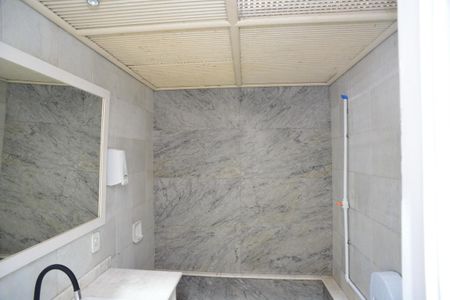 Casa à venda com 1115m², 6 quartos e 3 vagas Casa à venda com 1115m², 6 quartos e 3 vagasBanheiro Social
