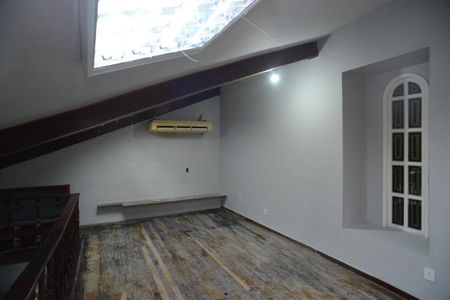 Casa à venda com 1115m², 6 quartos e 3 vagas Casa à venda com 1115m², 6 quartos e 3 vagasMezanino