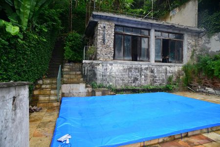 Casa à venda com 1115m², 6 quartos e 3 vagas Casa à venda com 1115m², 6 quartos e 3 vagasPiscina