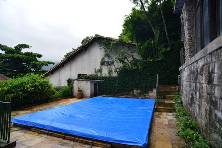 Casa à venda com 1115m², 6 quartos e 3 vagas Casa à venda com 1115m², 6 quartos e 3 vagasPiscina